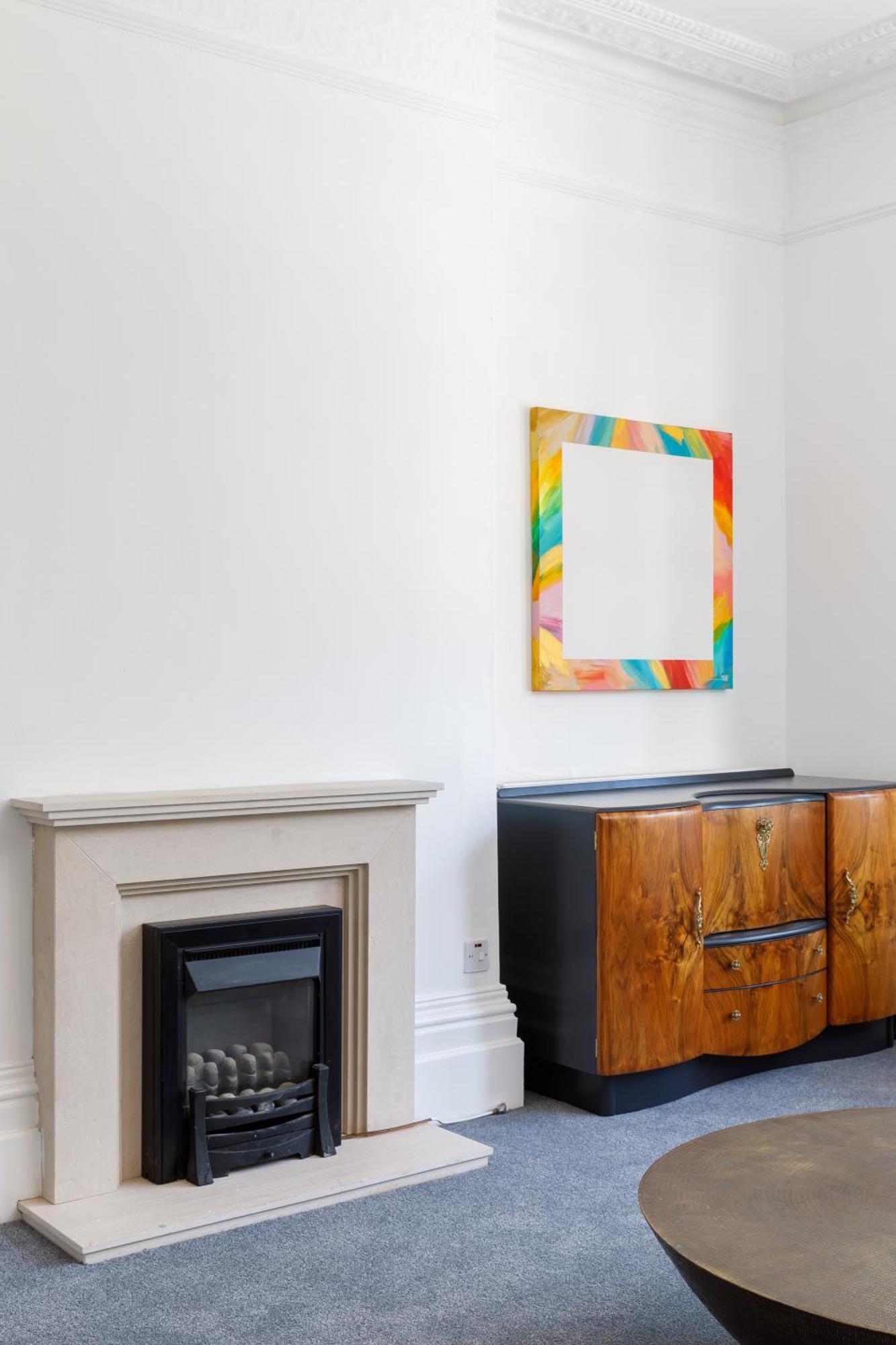 Lovely, Modern & Spacious 1-bed Flat Apartment