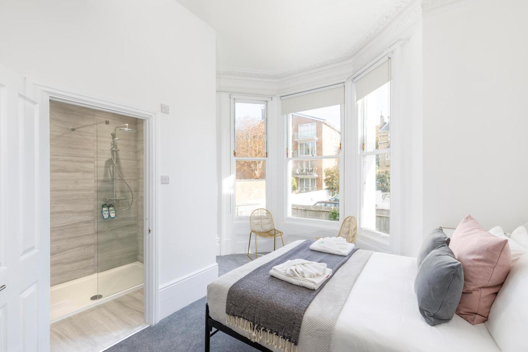 Lovely, Modern & Spacious 1-bed Flat Apartment *