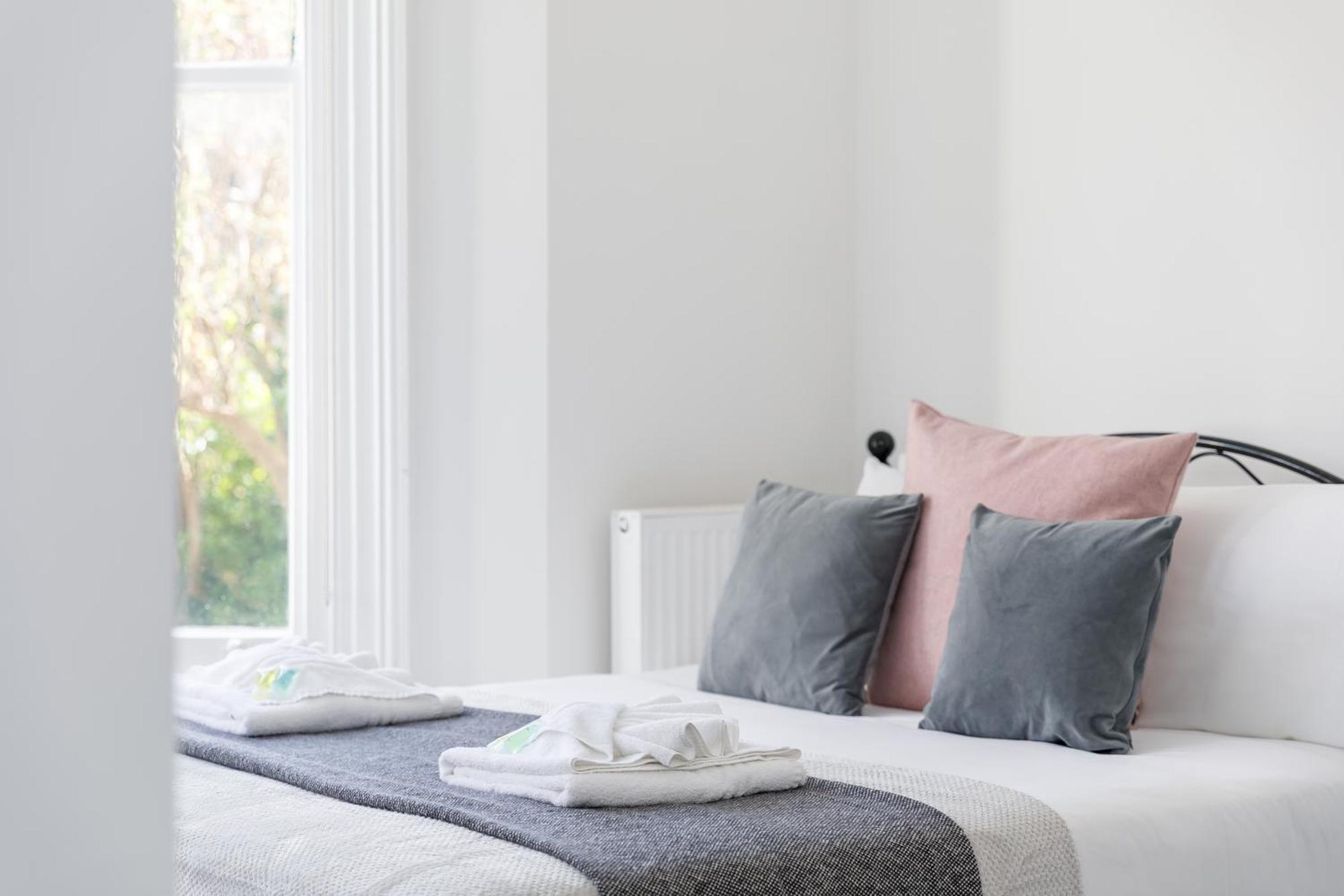 Apartment Lovely, Modern & Spacious 1-bed Flat