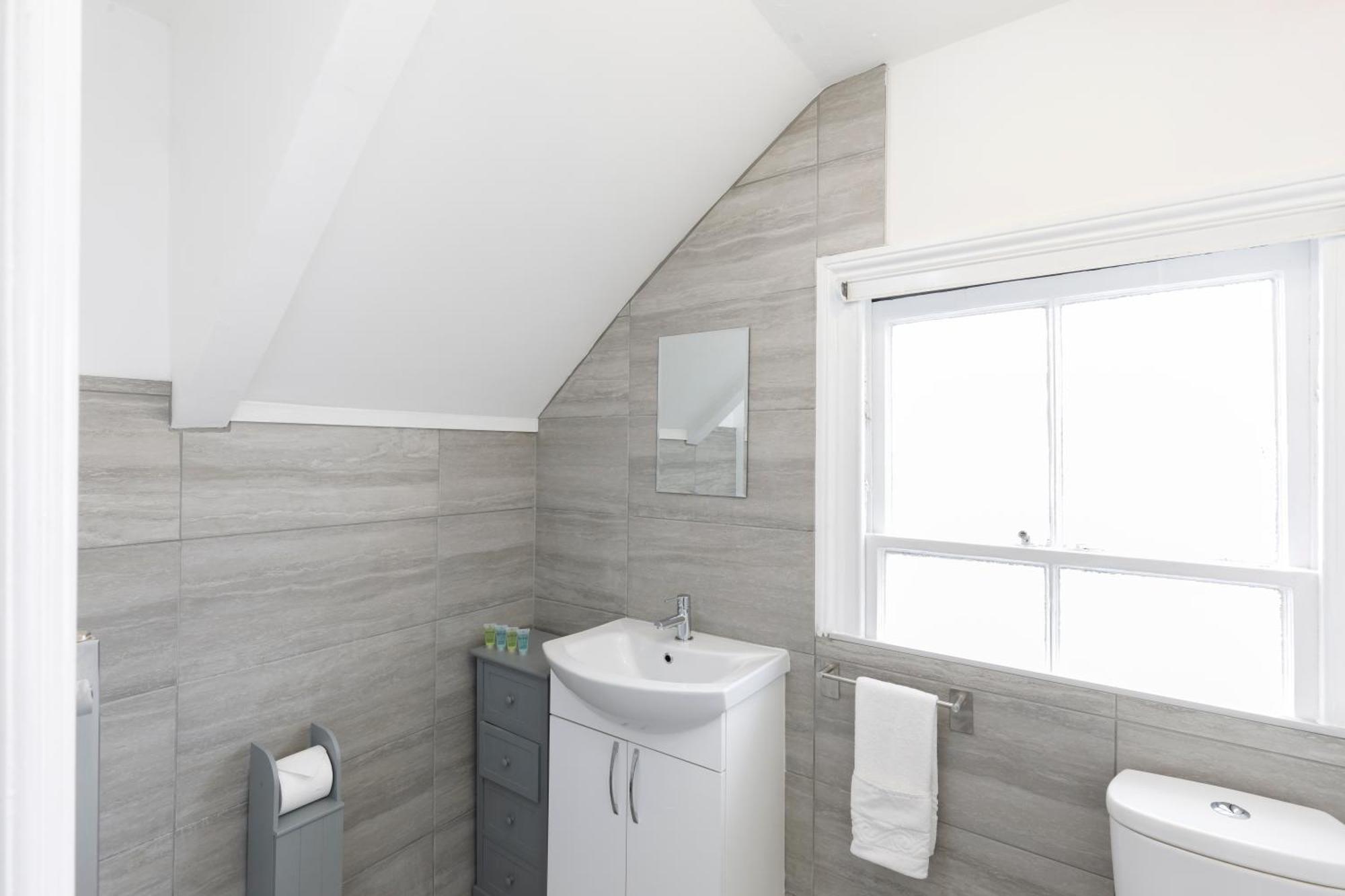 Lovely, Modern & Spacious 1-bed Flat Apartment Brighton