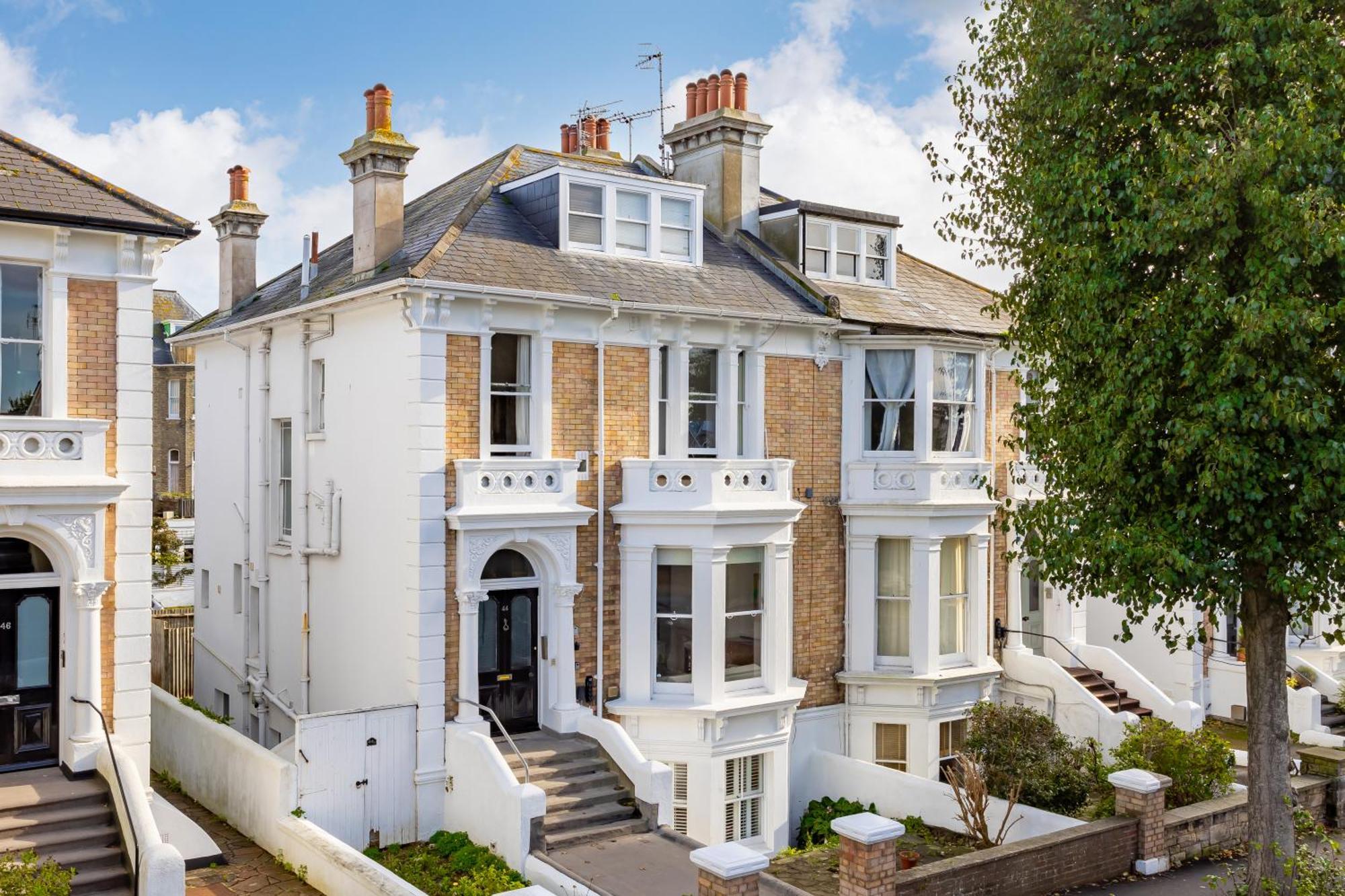 Lovely, Modern & Spacious 1-bed Flat * Brighton