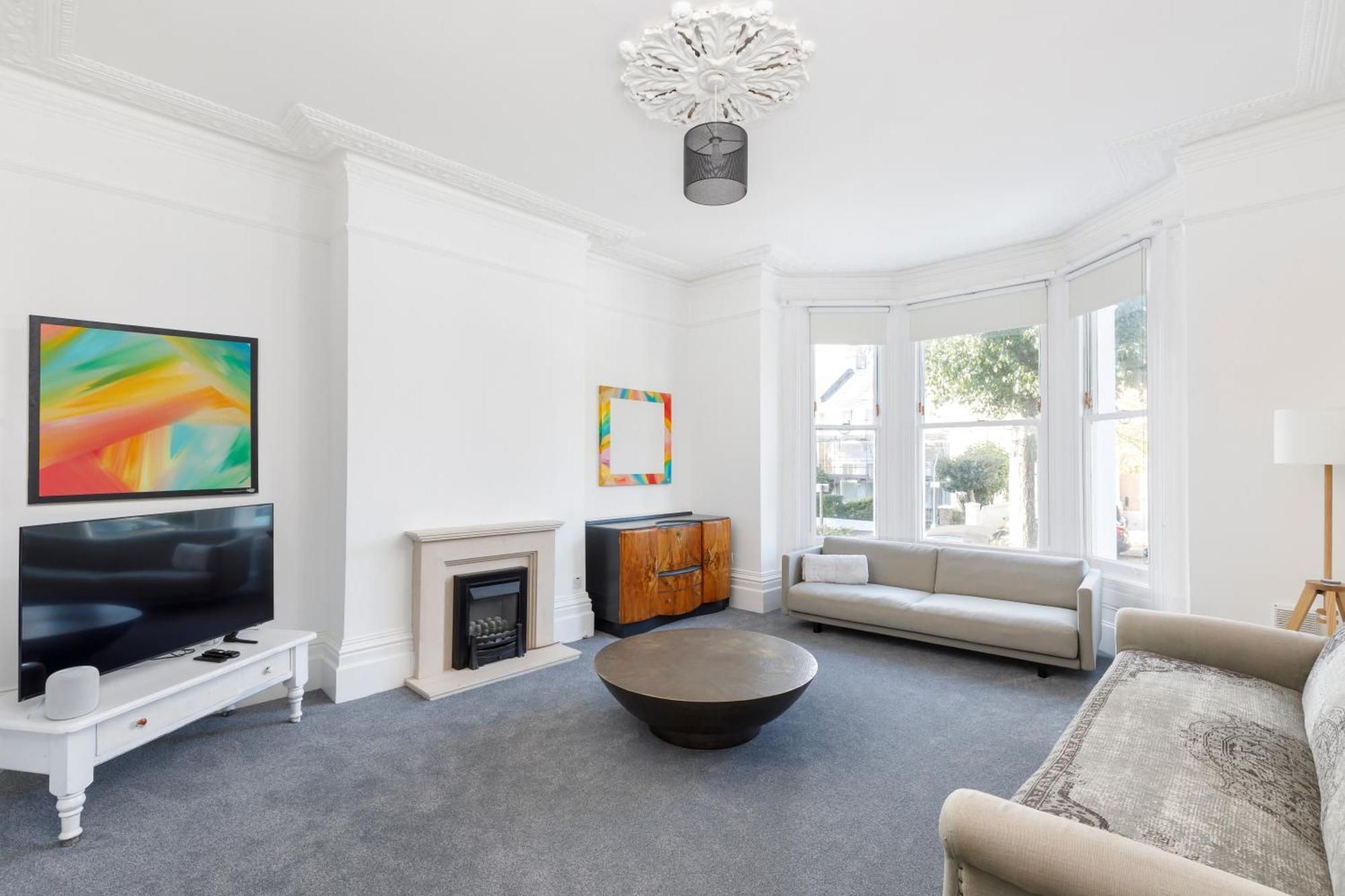 Apartment Lovely, Modern & Spacious 1-bed Flat *