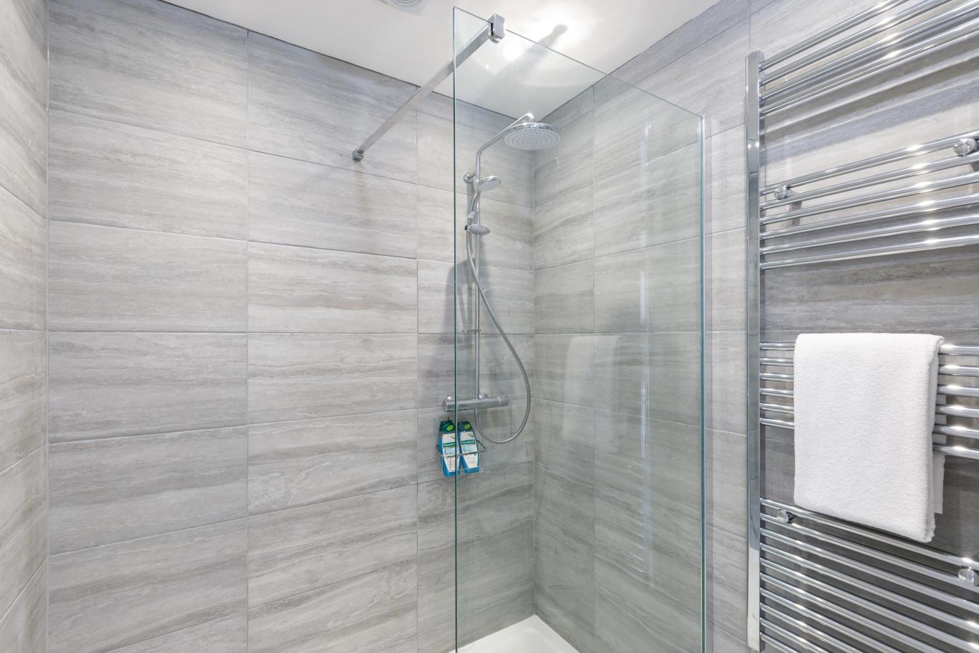 Lovely, Modern & Spacious 1-bed Flat * Brighton